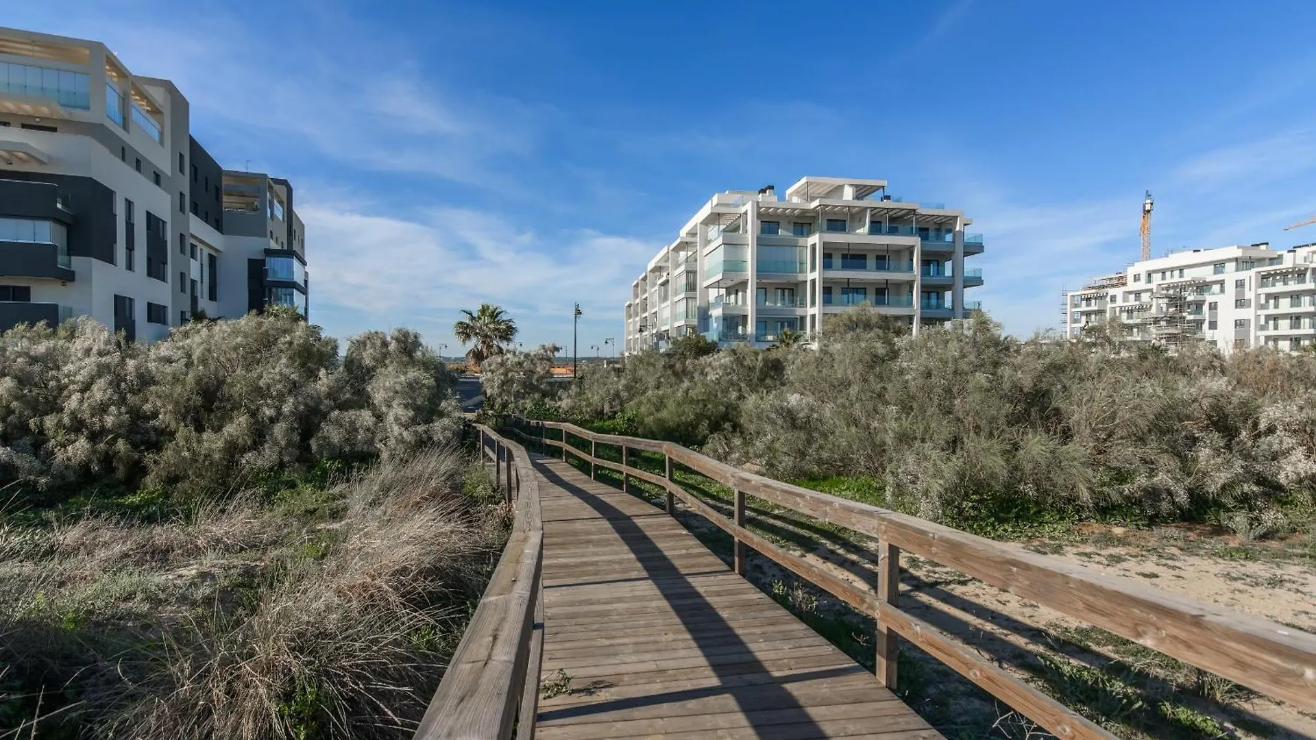 Los Camaleones By H - Playa De Los Haraganes Hlhc3304P4 Isla Canela